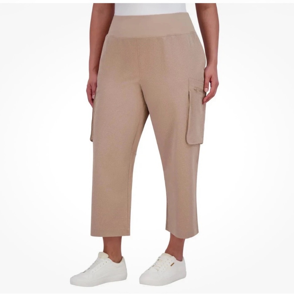 Sage Collective Women's Capri Zip Cargo Pockets Pants in tan. Size Large - Picture 3 of 11